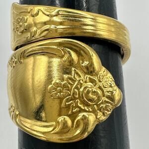 WH. A. Rogers Oneida LTD gold plated adjustable floral spoon ring one size